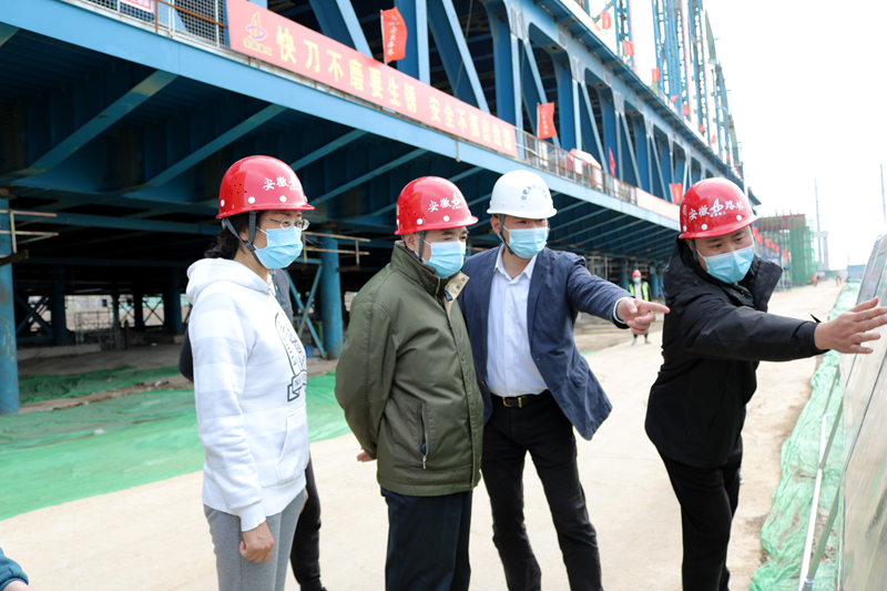 合肥市國資委黨委書記、主任張毅蒞臨繁華大道橋項目指導(dǎo)疫情防控工作 (2)